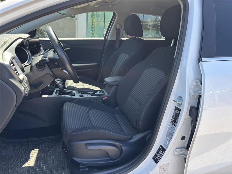 Kia Ceed 1,5 TGDi 118kW AT TOP KAMERA - fotka 10 z 43