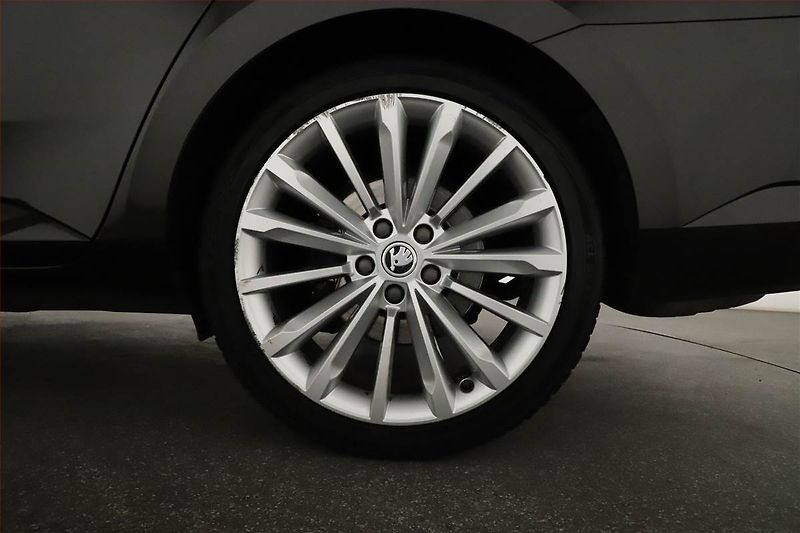 Škoda Superb (2018) 1.5 TSI, Automat, Kůže, Navi - fotka 20 z 20