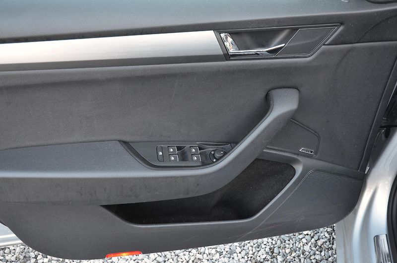 Škoda Superb (2017) 1.8 TSi DSG STYLE / ČR / PANO - fotka 26 z 46