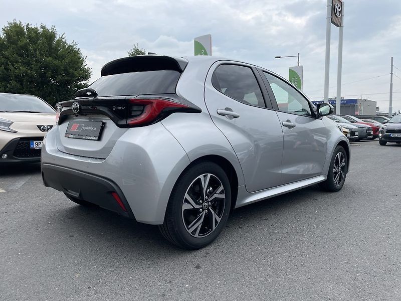 Toyota Yaris 1.5 Hybrid Style ODBĚR IHNED - fotka 3 z 27