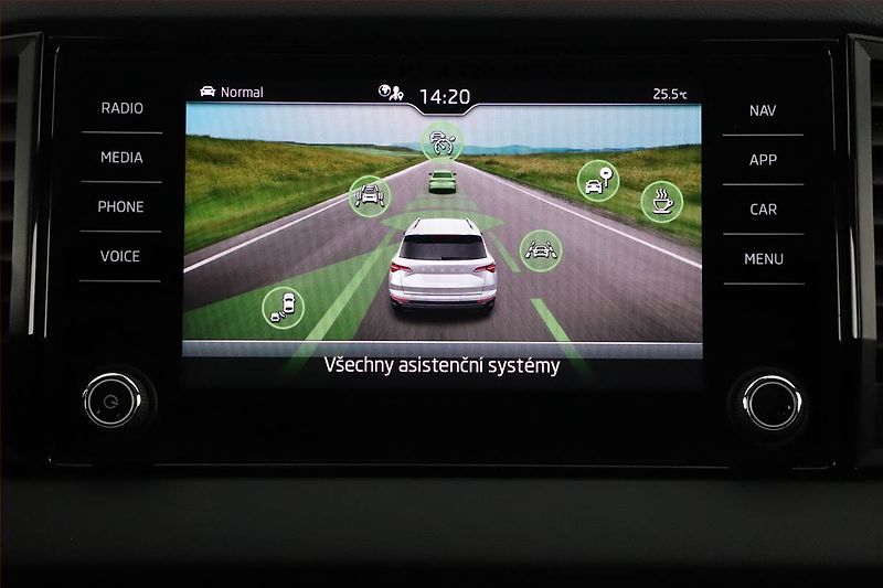 Škoda Karoq (2025) 1.5 TSI, Sportline - fotka 16 z 20