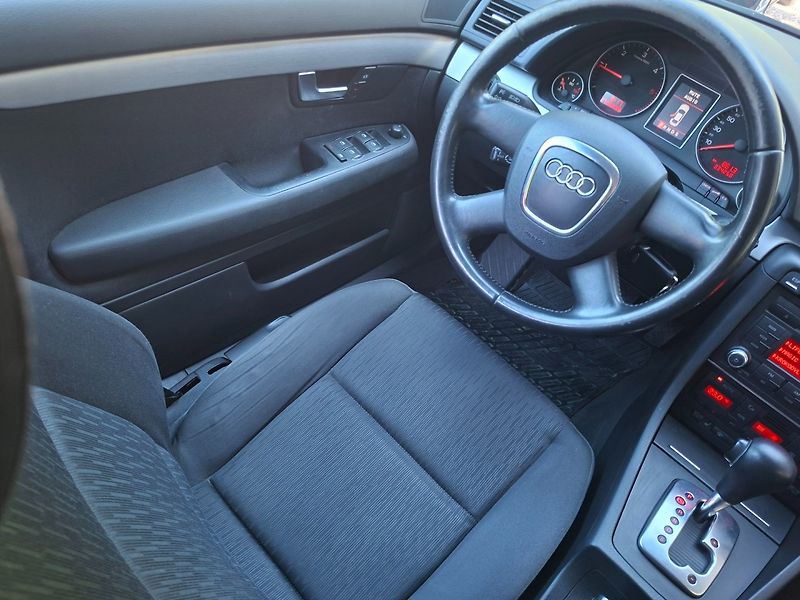 Audi A4 (2007) 2.0TDI 103kW AUT - fotka 12 z 36