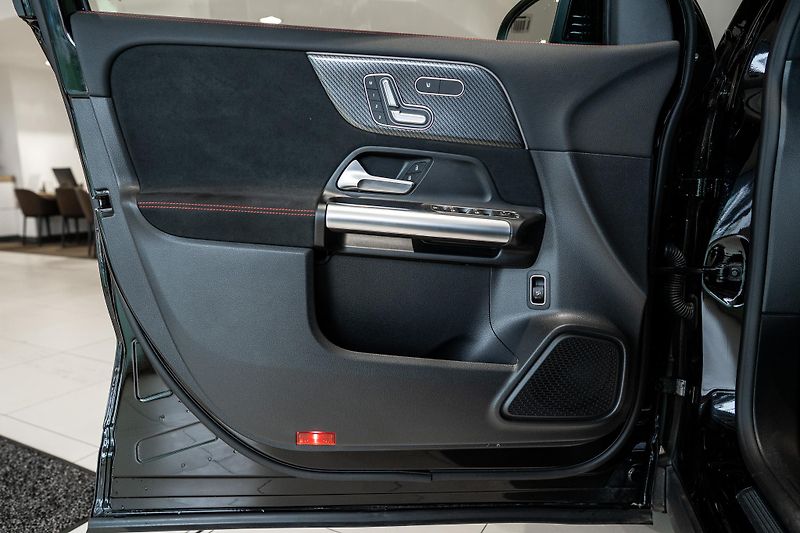 Mercedes-Benz GLA (2025) 200 d/AMGPLUS/MULTIBEAM/TOP - fotka 7 z 19