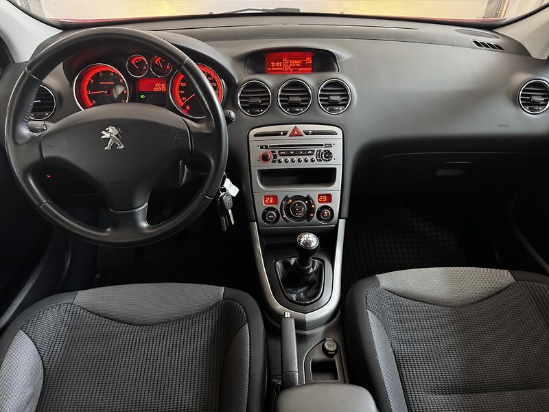 Peugeot 308 (2011) 1.6i 88 KW - CZ -  - fotka 10 z 21
