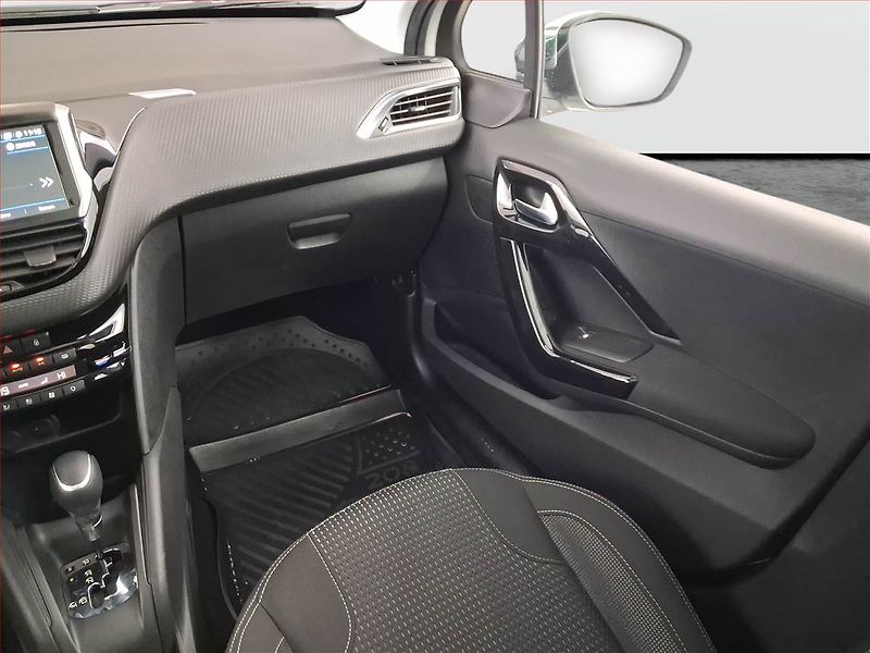 Peugeot 208 (2019) 1.2 PureTech, Automat, Navi - fotka 8 z 20