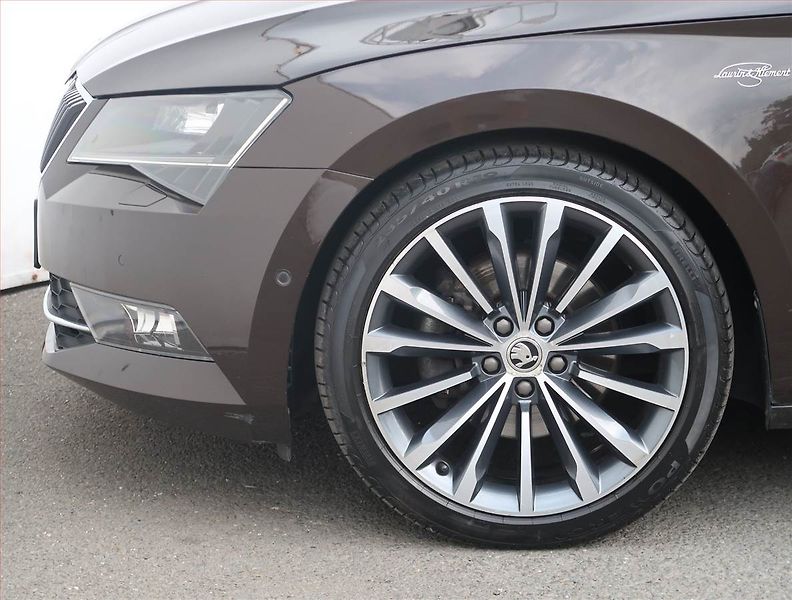 Škoda Superb (2018) Laurin&Klement 2.0 TDI, 4X4 - fotka 15 z 25