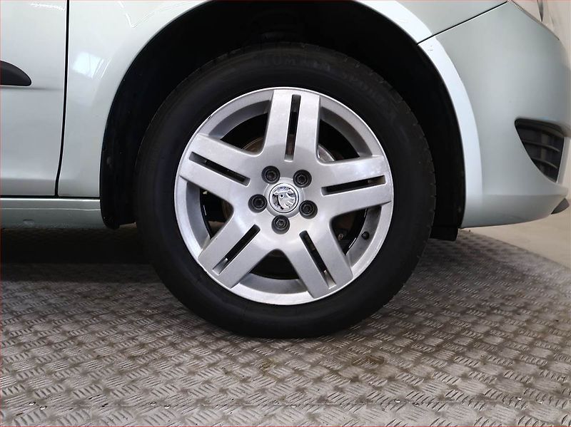 Škoda Fabia (2010) 1.2, rezervace - fotka 13 z 13
