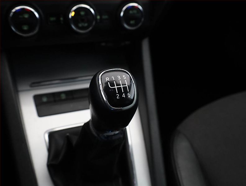 Škoda Octavia (2015) 2.0 TDI, Tempomat - fotka 11 z 19