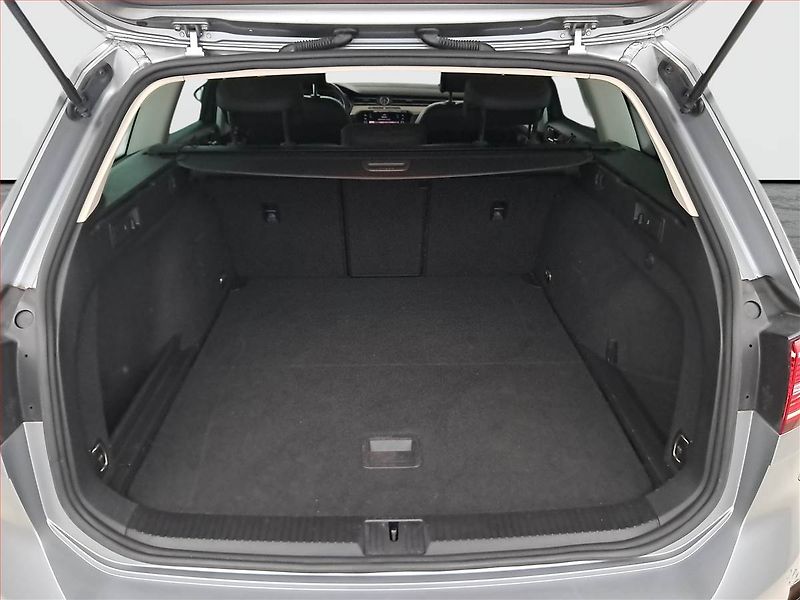 Volkswagen Passat (2019) 2.0 TDI, 4X4, Automat, Kůže - fotka 14 z 25