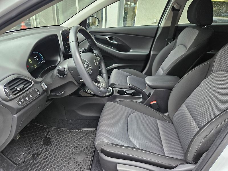 Hyundai i30 1.5i Family, serv.kn., 1.maj. - fotka 9 z 29