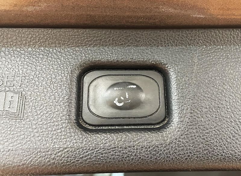 Ford S-MAX Titanium 132kW AT AWD, 7 MÍST - fotka 11 z 34