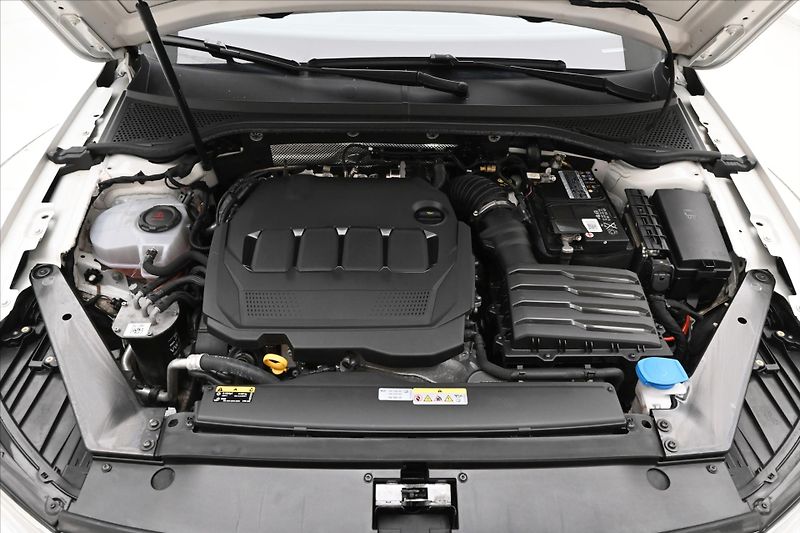 Volkswagen Passat 2,0 TDI 110 kW DSG Business Zá - fotka 9 z 32