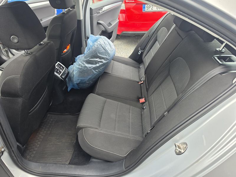 Škoda Superb 2.0 TDI Led DSG 4x4 Canton  - fotka 9 z 21