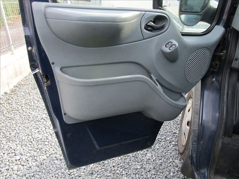 Ford Transit 260S 2.2TDCi Klima, 6 míst - fotka 14 z 39