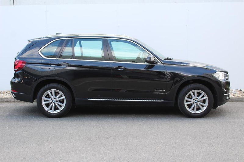 BMW X5 xDrive30d - fotka 3 z 30