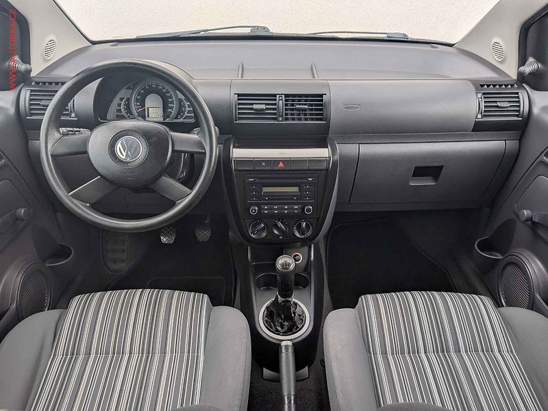 Volkswagen Fox (2006) 1.2i, 2.maj - fotka 8 z 12