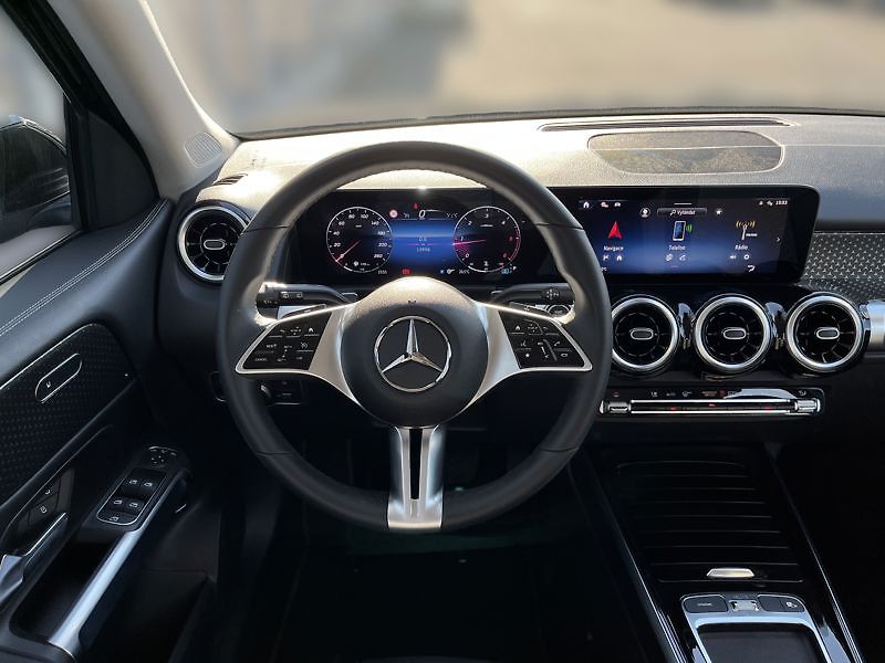 Mercedes-Benz GLB 200 d 4MATIC - fotka 11 z 18