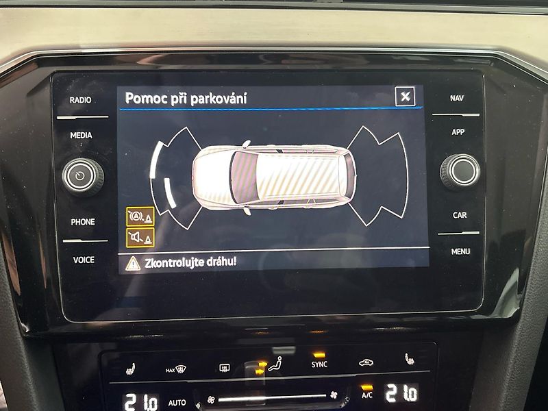 Volkswagen Passat Elegance DSG - fotka 19 z 28