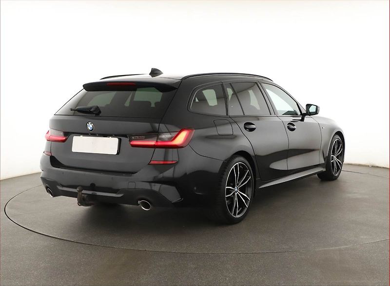 BMW Řada 3 (2020) 320 d xDrive - fotka 5 z 20