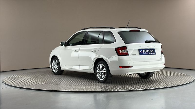 Škoda Fabia 1.0 TSI Ambition Combi - fotka 2 z 23
