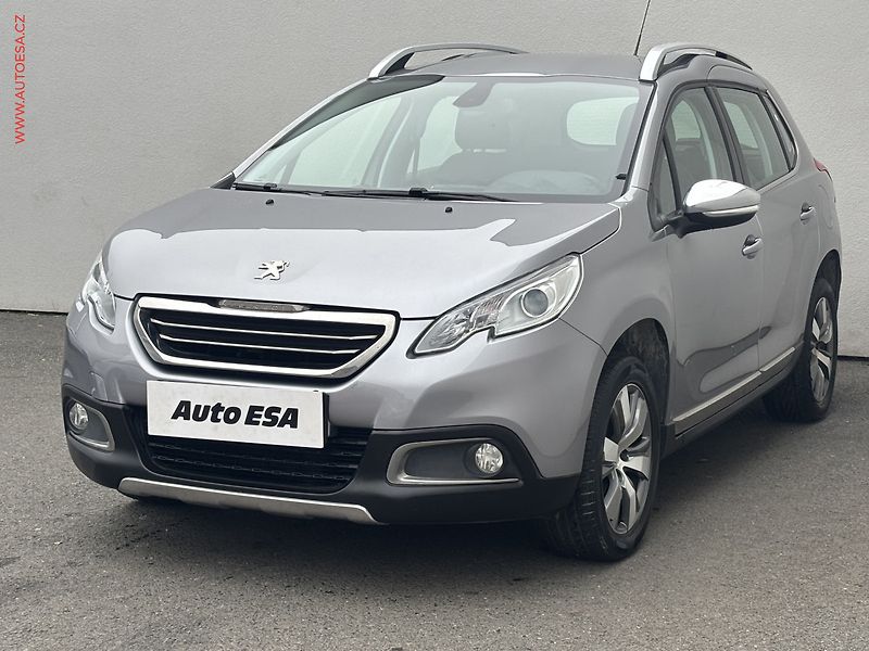 Peugeot 2008 (2015) 1.2 VTi, Allure, AT, navi - fotka 3 z 17