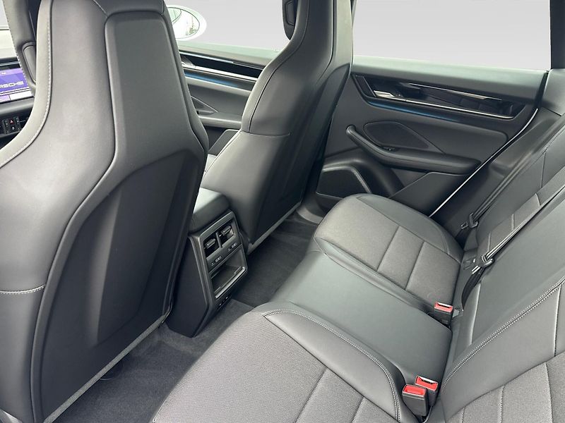 Porsche Macan 4 - fotka 21 z 30