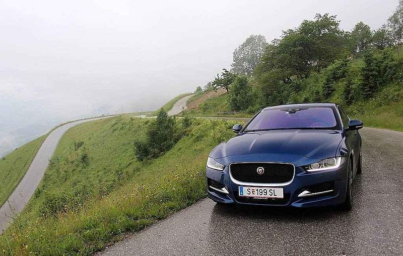 Jaguar XE.