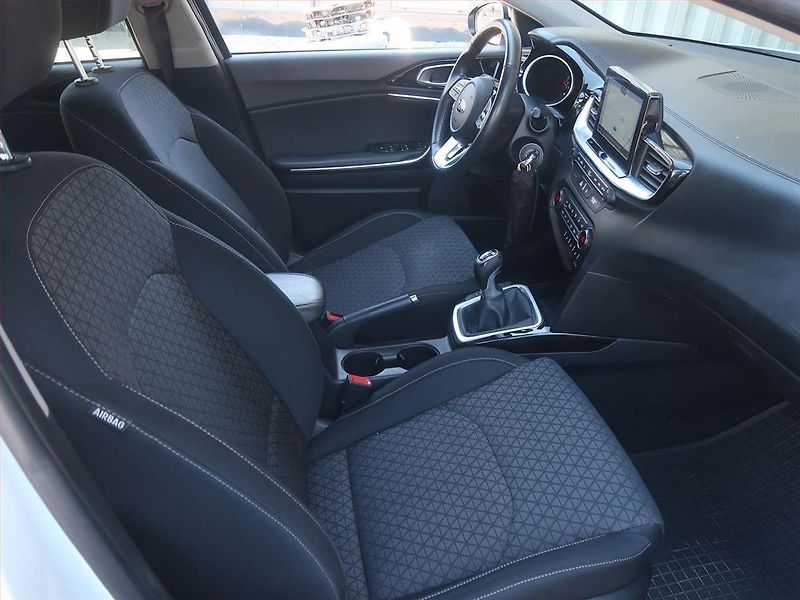 Kia Ceed (2019) Gold 1.6 CRDi, Serv.kniha - fotka 9 z 17