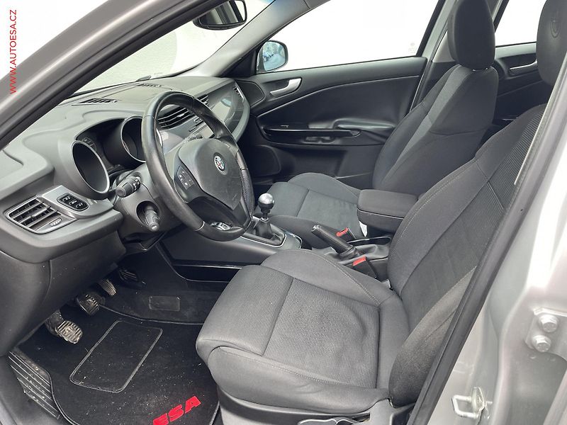 Alfa Romeo Giulietta (2011) 2.0 JTD, Distinctive, xenon - fotka 9 z 21