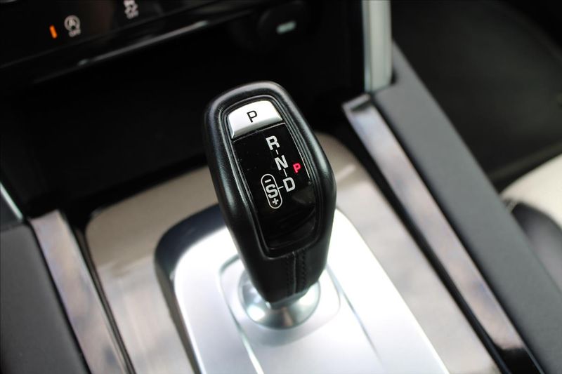 Land Rover Discovery Sport 1,5 P300e  A/T,4x4,R-DYNAMIC S - fotka 21 z 39