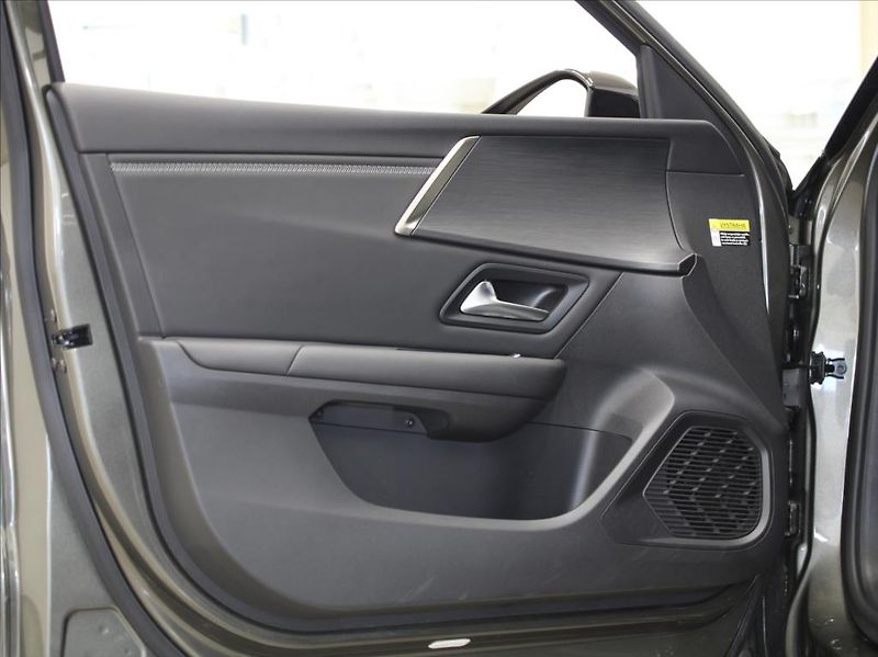 Citroën C5 X 1,6 PT 133kW Shine Záruka ČR - fotka 17 z 25