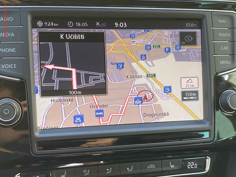Volkswagen Passat (2015) 2.0 TDi, R-Line, DSG, LED - fotka 17 z 19