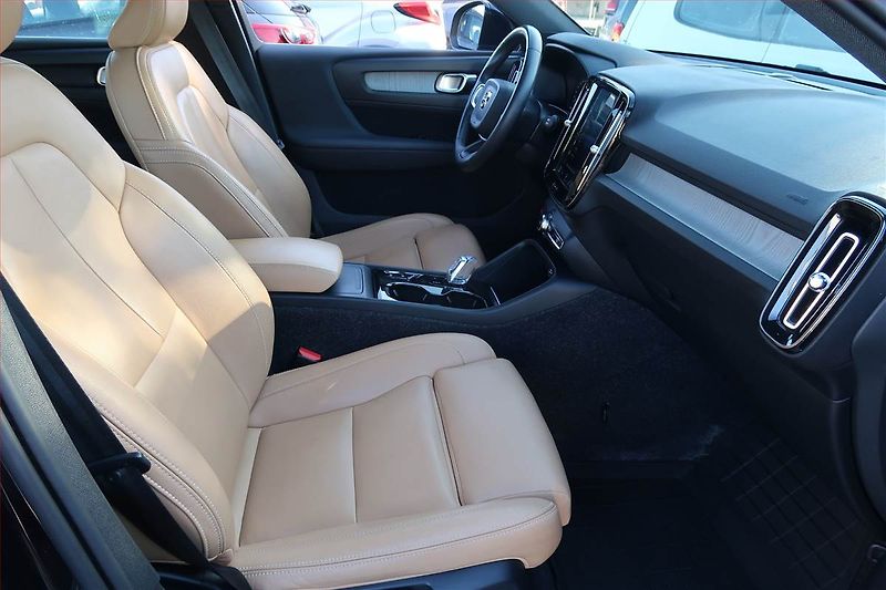Volvo XC40 (2020) D3 AWD - fotka 9 z 22
