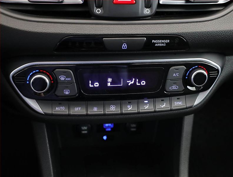 Hyundai i30 (2022) 1.0 T-GDI, ČR,1.maj - fotka 11 z 19