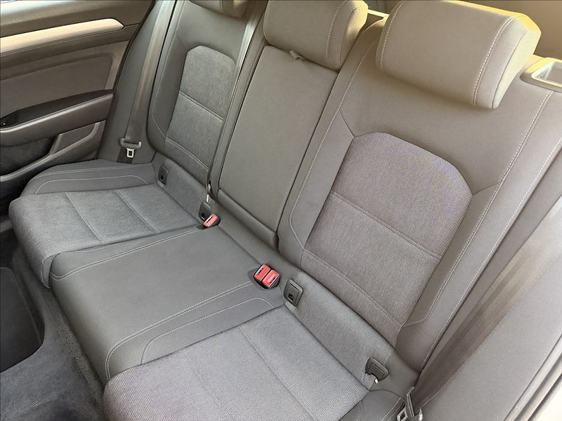 Volkswagen Passat 2.0 TDI Comfortline - fotka 18 z 21