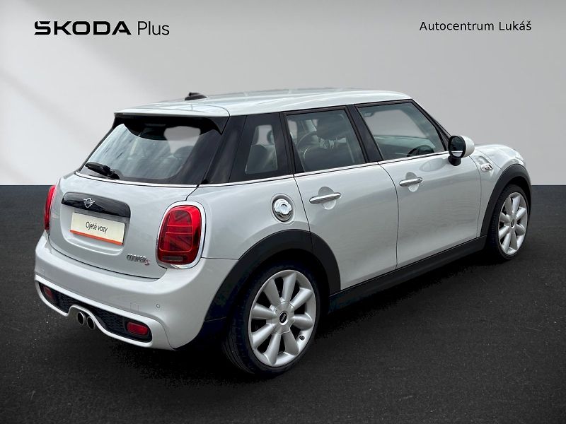 Mini Cooper (2018) S 141 kW 5 dveří - fotka 2 z 26