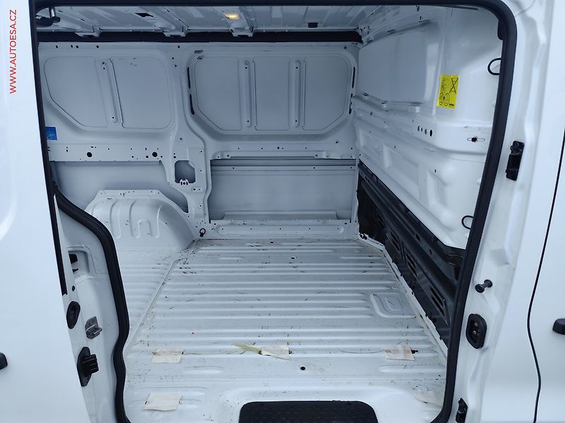 Renault Trafic (2020) 2.0dCi L1H1, TZ, +kola, klima - fotka 8 z 25