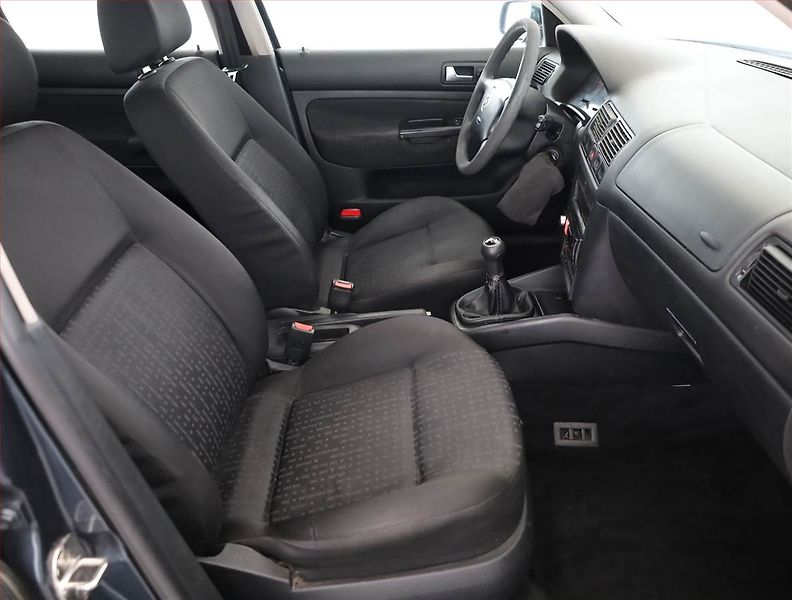 Volkswagen Golf (2000) 1.4 16V, Klima, plně pojízdný - fotka 7 z 11