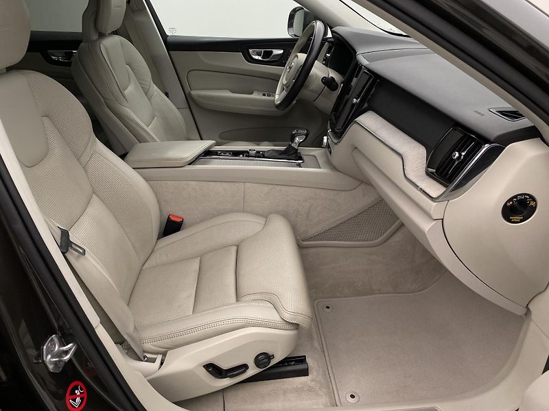 Volvo XC60 D4 AWD INSCRIPTION AUT  - fotka 23 z 45