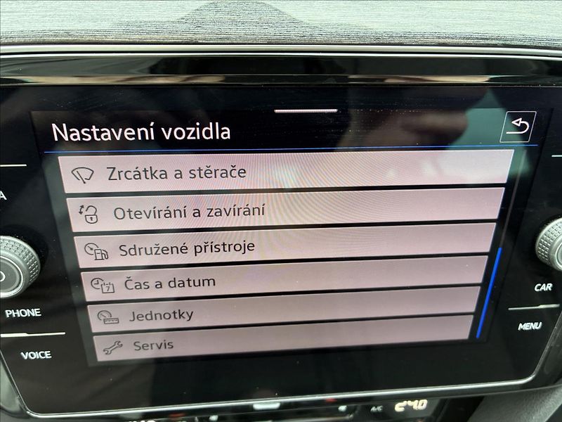 Volkswagen Passat 2,0 PANORAMA,WEBASTO,TAŽNÉ - fotka 17 z 28