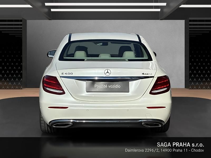 Mercedes-Benz Třídy E 400 4MATIC Avantgarde Designo - fotka 5 z 18