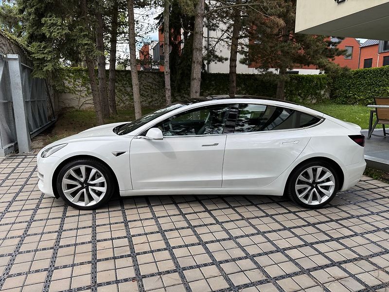 Tesla Model 3 Long Range AWD - fotka 3 z 38