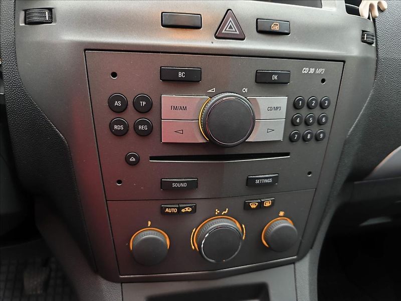 Opel Zafira 1,8   Vše plně funkční - fotka 12 z 14