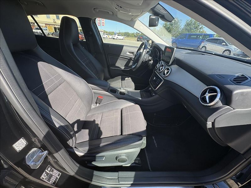Mercedes-Benz GLA 1,6 200i 115kW Xen,Kamera,Navi - fotka 30 z 41