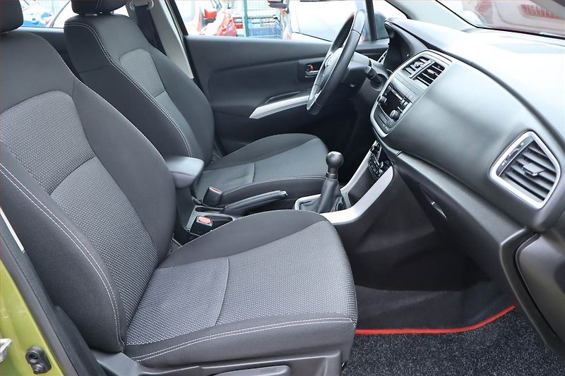 Suzuki SX4 S-Cross (2013) 1.6 VVT, Serv.kniha, Tempomat - fotka 9 z 17