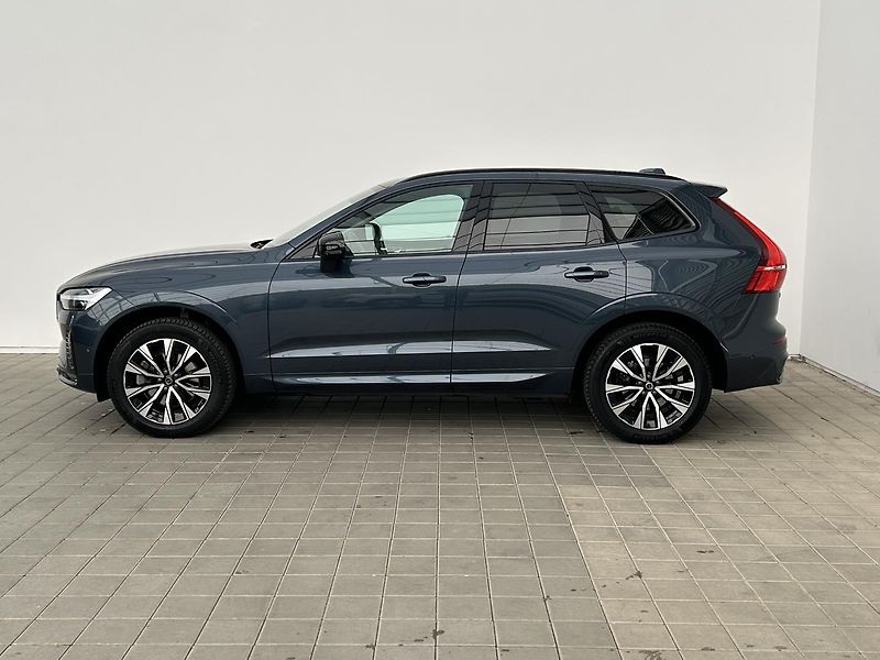 Volvo XC60 2.0 B4 4x4 PLUS  Black - fotka 3 z 28