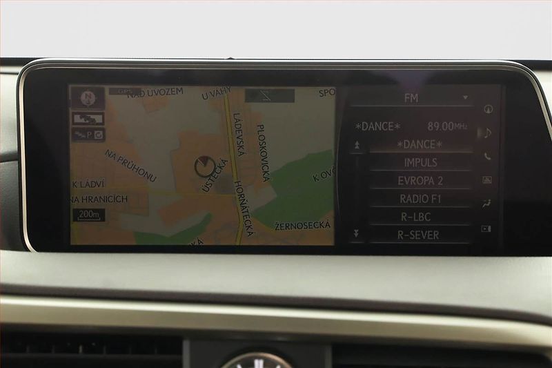 Lexus RX 400h (2016) 200t AWD - fotka 13 z 26