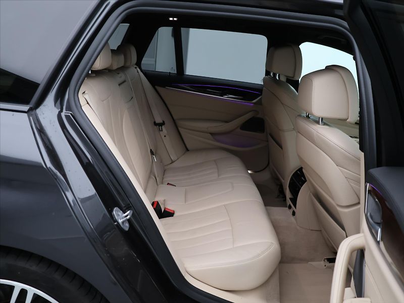 BMW Řada 5 3,0 540d 235kW xDrive M DPH - fotka 14 z 36