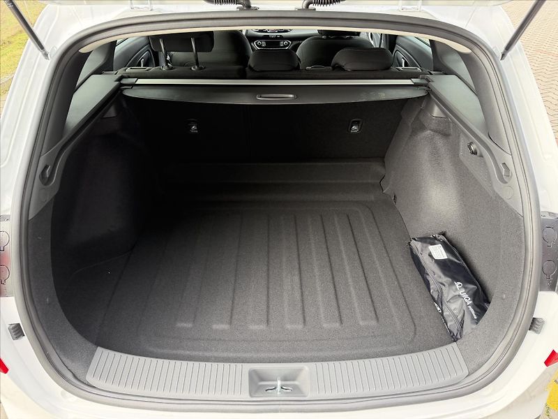 Hyundai i30 1,6 T-GDI DCT  GO CZECH - fotka 12 z 12