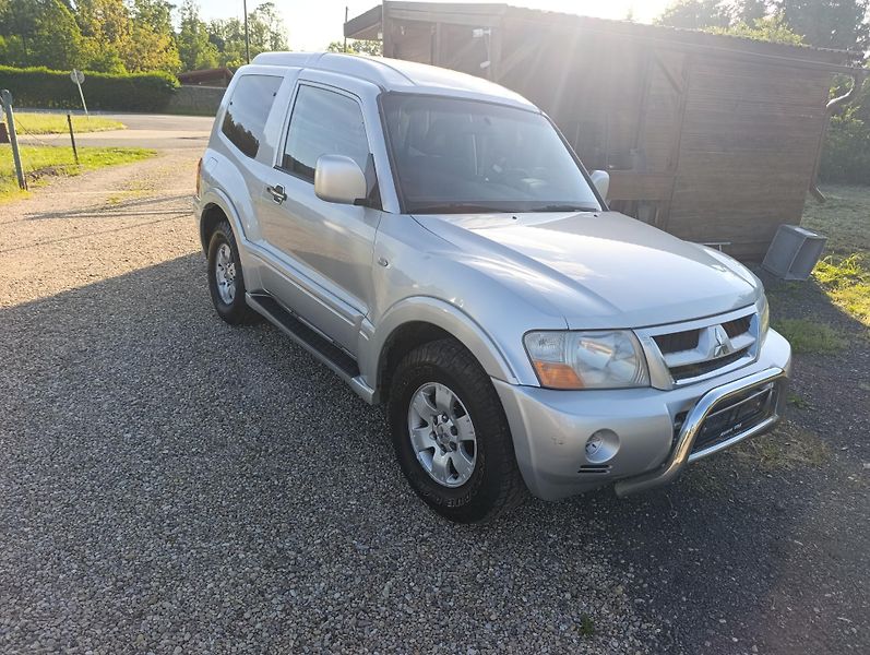 Mitsubishi Pajero (2003) 3.2 DID GLX A/T - fotka 2 z 12